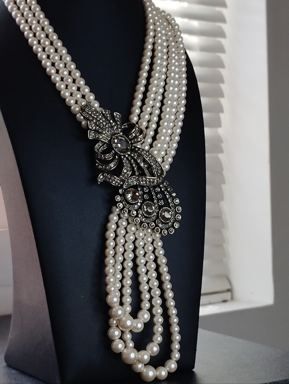 Vintage Heidi Daus Best in Bows Crystal & Faux Pearl Statement Necklace
